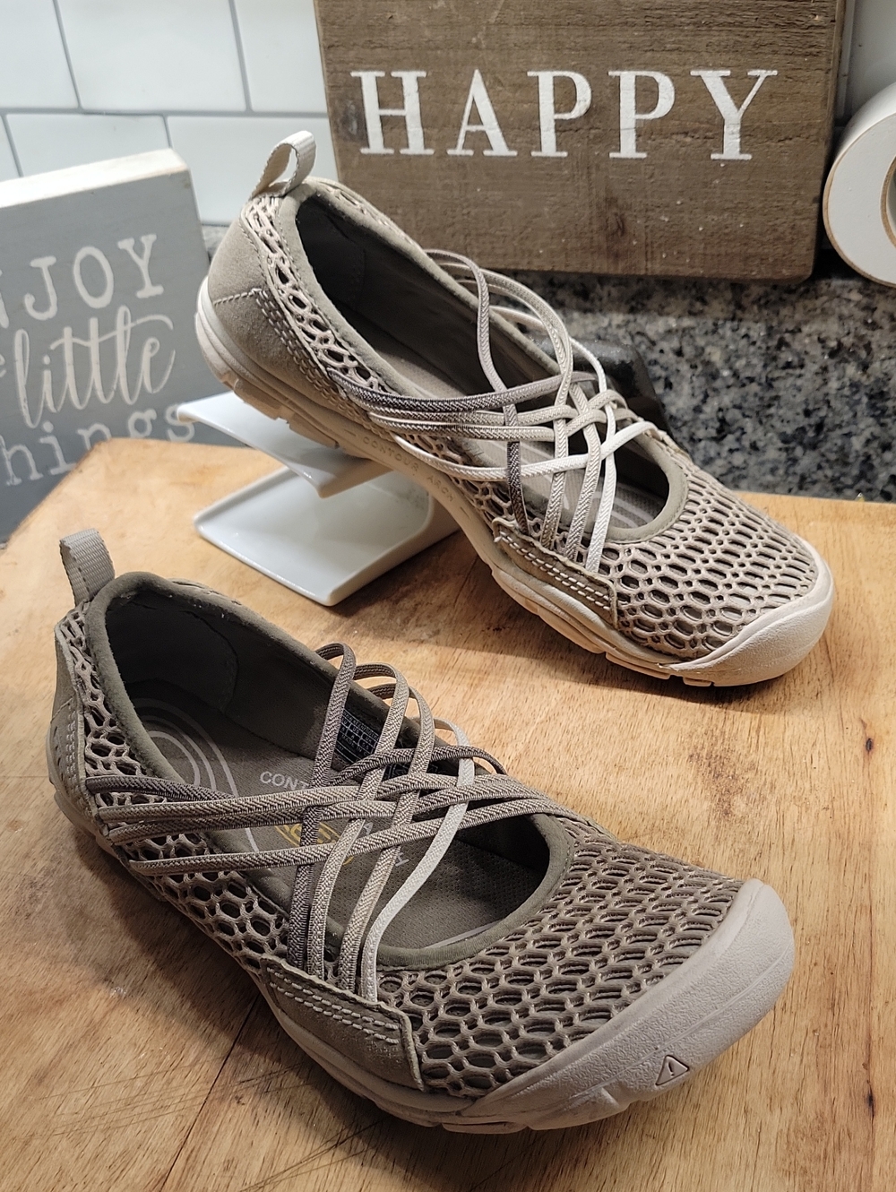 KEEN Women's Zephyr CNX Criss Cross Mesh Hiking Water Beige Sandals Sz 8